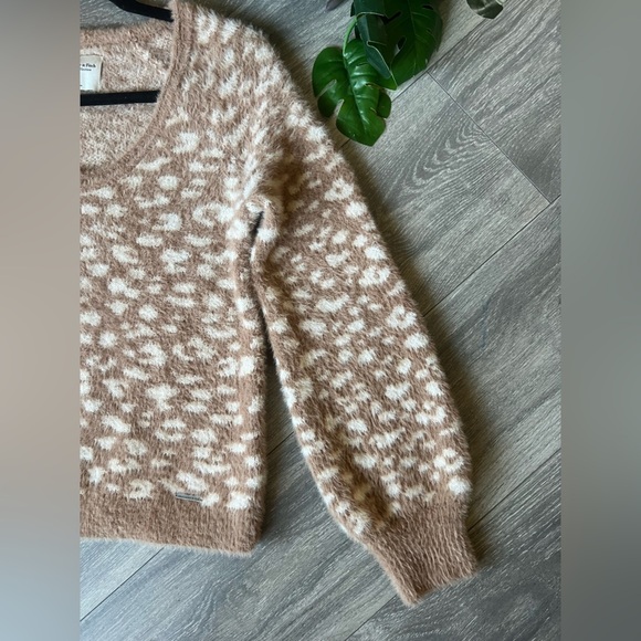 Abercrombie & fitch Soft A+F Collection Cheetah Leopard Eyelash Sweater. Size XS - Picture 5 of 11